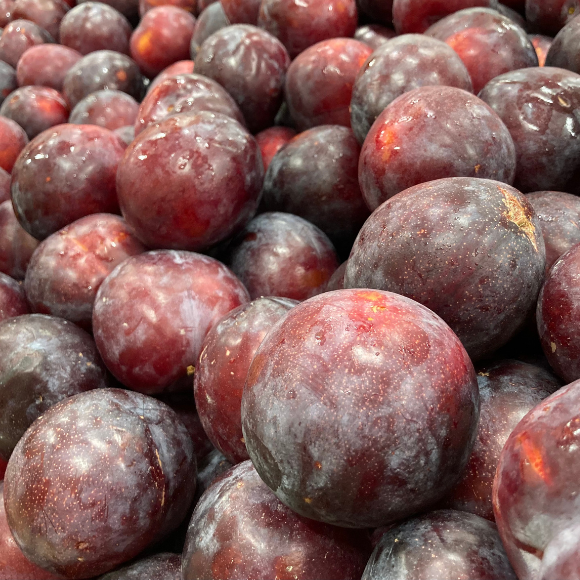 Imagem Fruto da Ameixa Sangu&iacute;nea